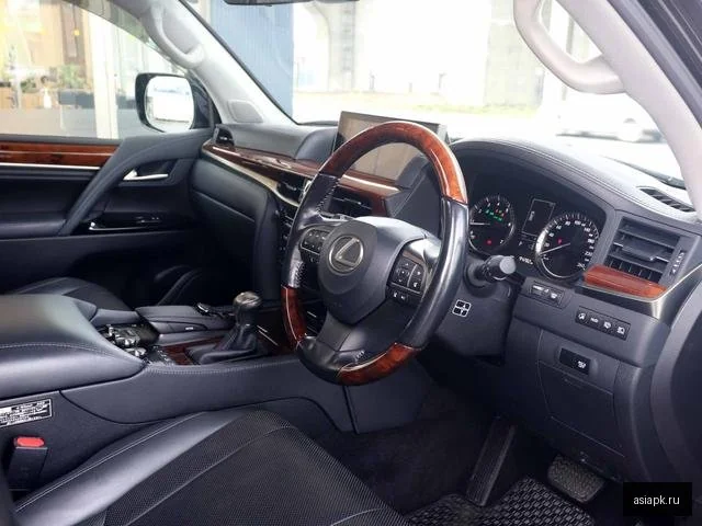 Lexus LX570 5