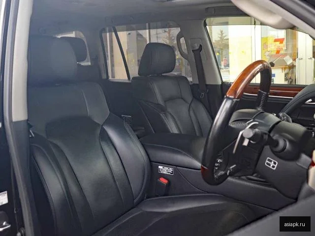 Lexus LX570 6