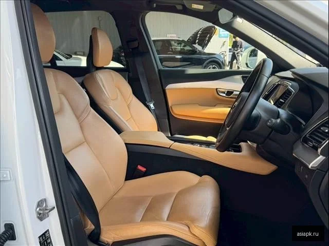 Volvo XC90 4