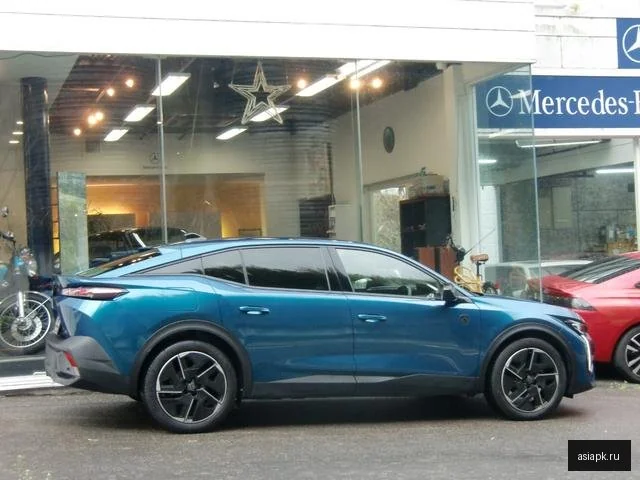 Peugeot 408 6