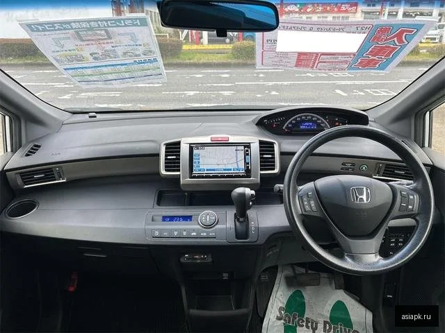 Honda Freed Spike 3