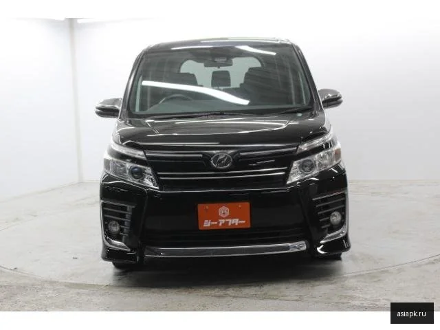Toyota Voxy 3