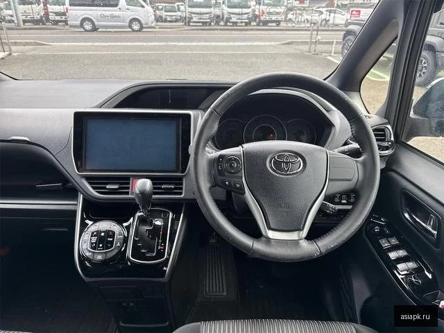 Toyota Voxy 6
