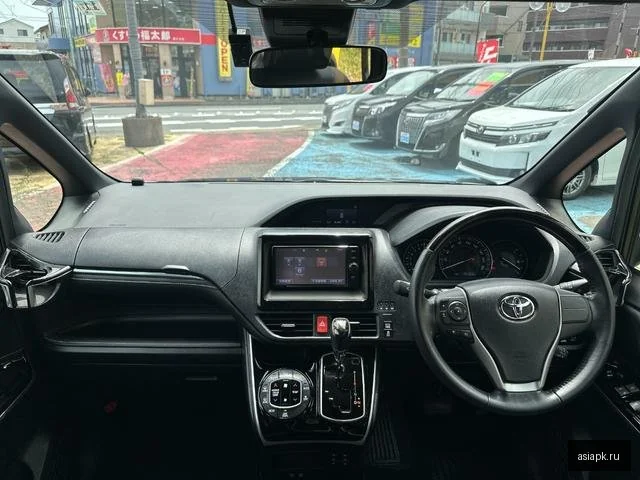 Toyota Esquire 3