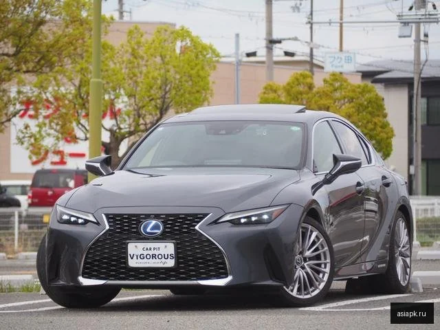 Lexus IS300h 5