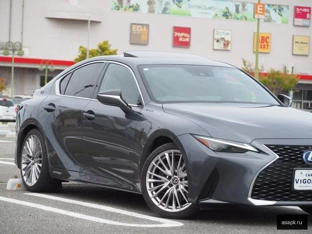 Lexus IS300h 6