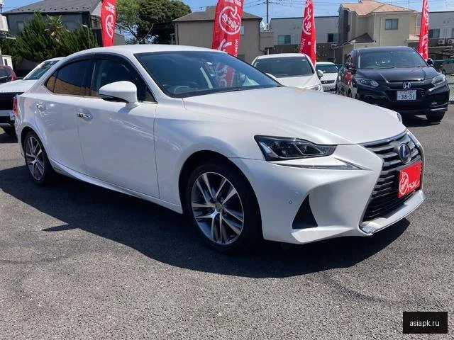 Lexus IS300h 4
