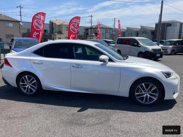 Lexus IS300h 5