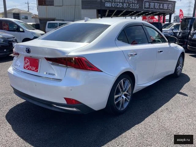 Lexus IS300h 6