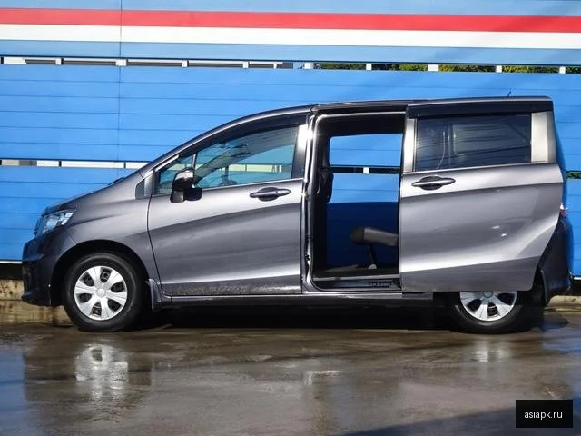 Honda Freed Spike 4