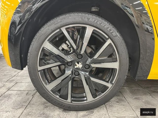 Peugeot 208 5