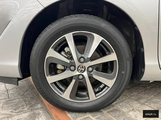 Toyota Aqua 5