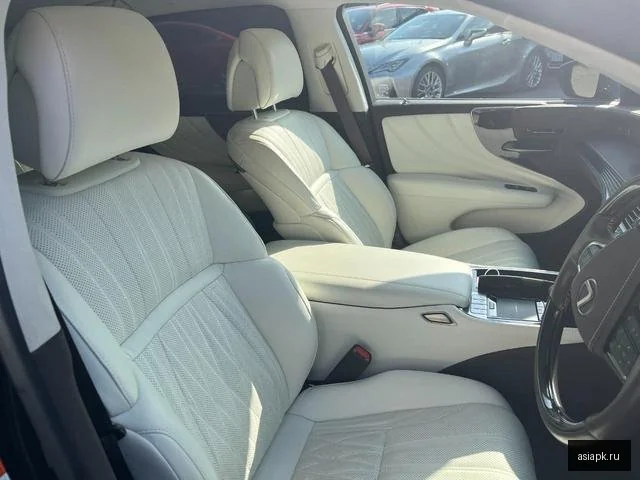 Lexus LS350 5