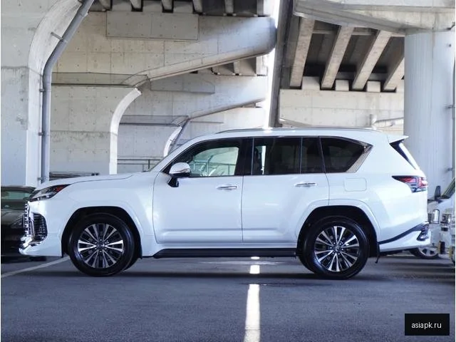 Lexus LX600 6