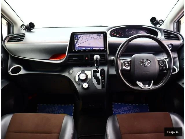 Toyota Sienta 3
