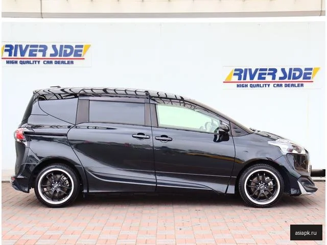 Toyota Sienta 4