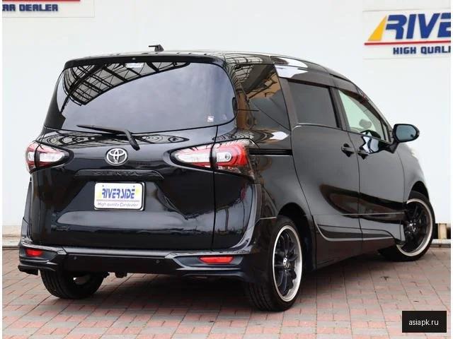 Toyota Sienta 5
