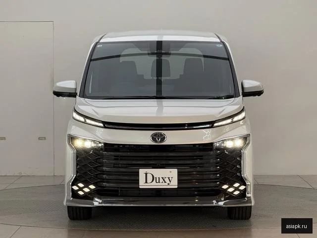 Toyota Voxy 4
