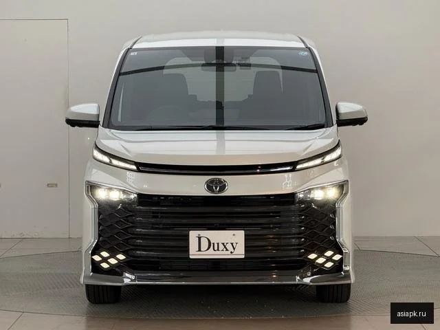 Toyota Voxy 4