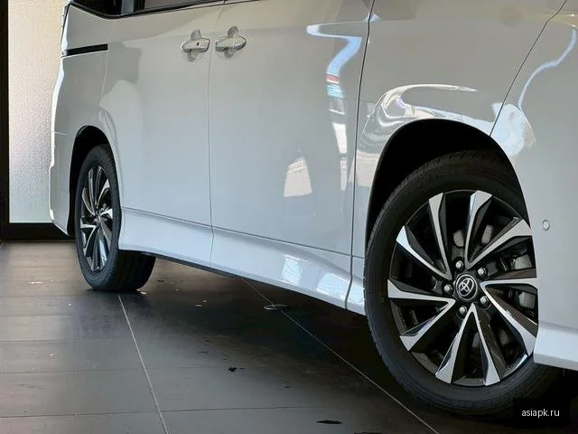 Toyota Voxy 6
