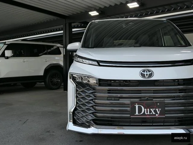 Toyota Voxy 4