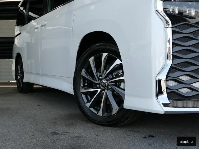 Toyota Voxy 5