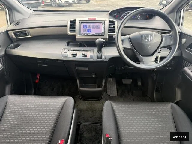 Honda Freed Spike 5