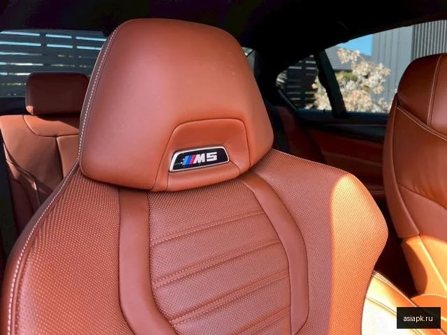 BMW M5 4