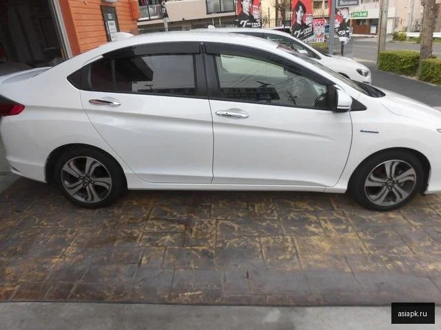 Honda Grace 5