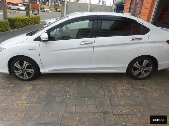 Honda Grace 6