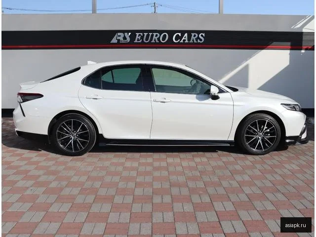 Toyota Camry 3