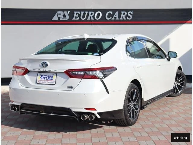 Toyota Camry 4