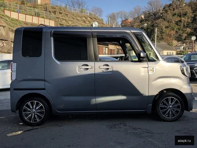 Toyota Pixis Mega 6