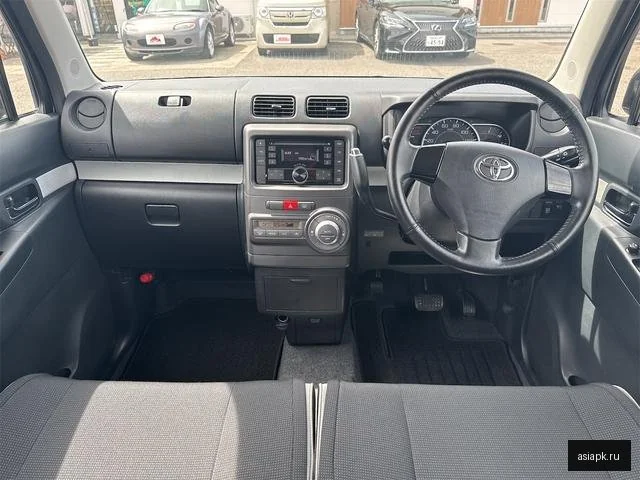 Toyota Pixis Space 4