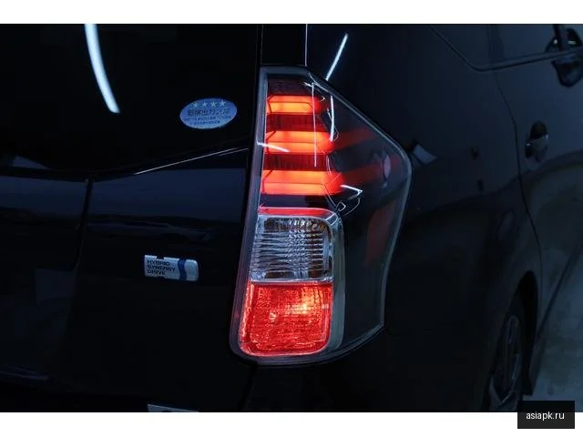 Toyota Prius Alpha 6