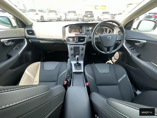 Volvo V40 3
