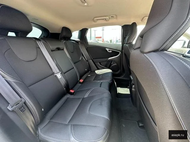 Volvo V40 4