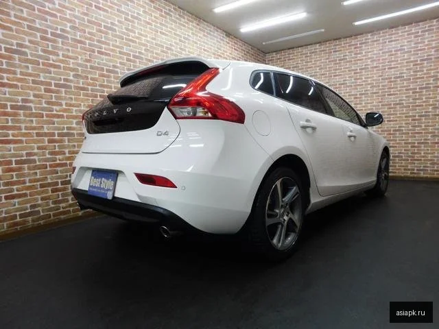 Volvo V40 5