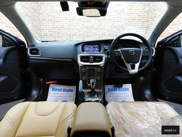 Volvo V40 6