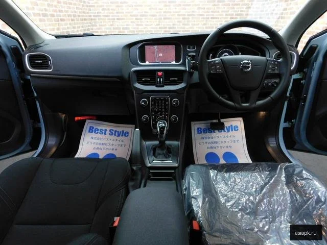 Volvo V40 6