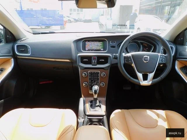 Volvo V40 3