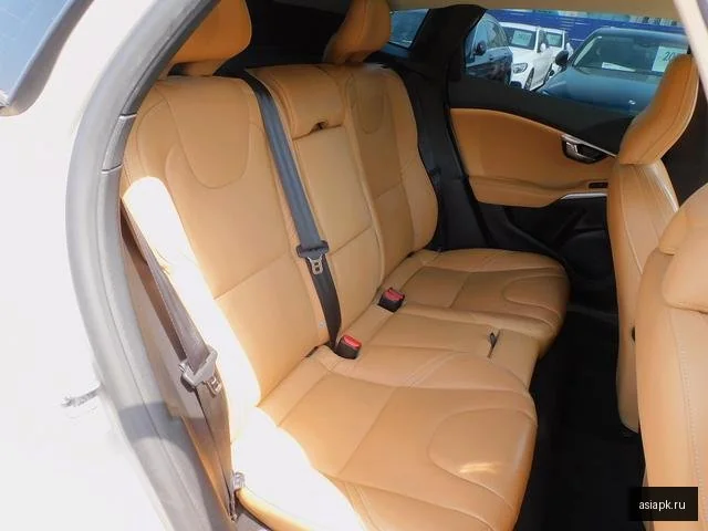Volvo V40 6